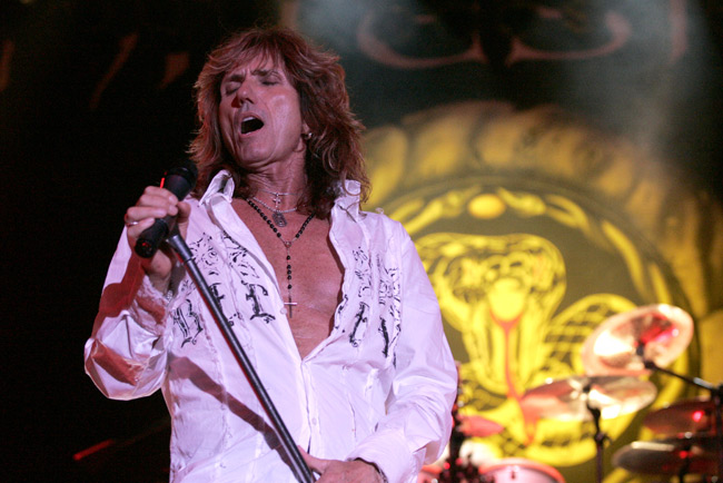 "Here I go again on my own..."
"Going down the only raod I've ever known"
Avainsanat: David Coverdale Whitesnake logo merkki käärme heavy hard rock hereI go again