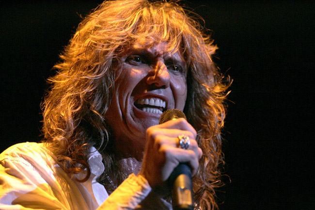 "I know you and you know me..."
"I'm the black sheep of the family"
Avainsanat: Whitesnake David Coverdale hampaat irvistaa bad boys running under cover of the moonlingt