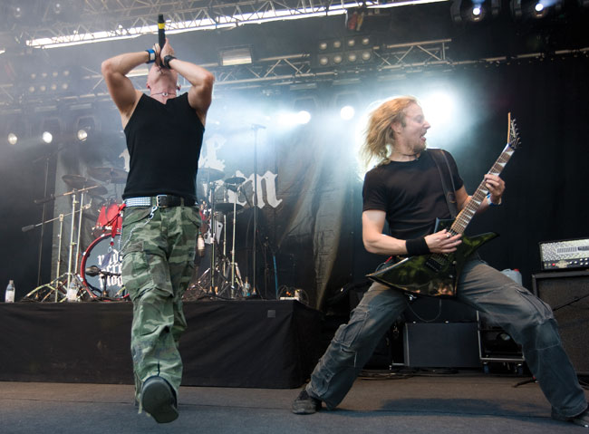 Samu Brusila ja Janne Lahtinen
Tampere 2008.
Avainsanat: Widescreen Mode Sauna Open air metal festival everlasting bomb Samu Brusila Janne Lahtinen savu Samu Brusila ja Janne Lahtinen
Tampere 2008.
Avainsanat: Widescreen Mode Sauna Open air metal festival everlasting bomb Samu Brusila Janne Lahtinen savu