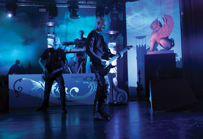 Robert Westerholtilla on omaa kivaa
Avainsanat: Within Temptation Robert Westerholt perustajajäsen patsas Martijn Spierenburg Jeroen van Veen omaa kivaa
