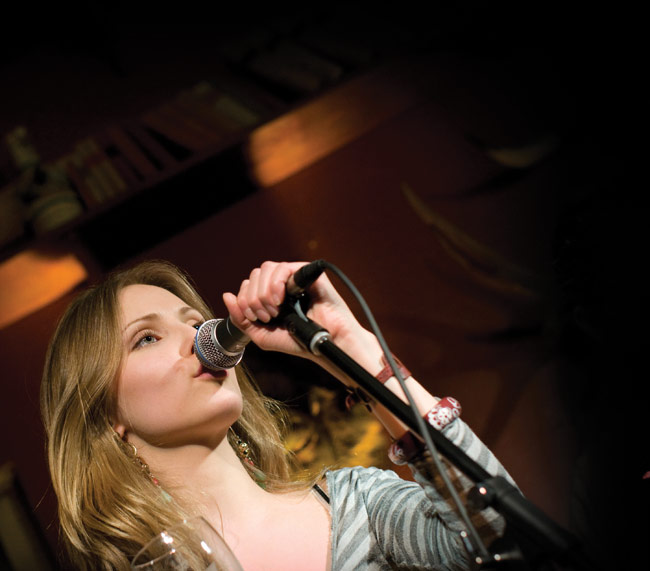 Kadi Liivak
Avainsanat: Workshop cover Jaakko V Kadi Liivak kaunis seksikäs solisti