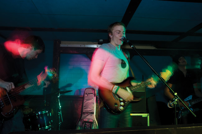 Liikettä lavalla
Year of the dog, Sam's pub
Avainsanat: Year of the dog Sam's pub karhula kotka Lauri Yrjölä Miikka de Vocht 