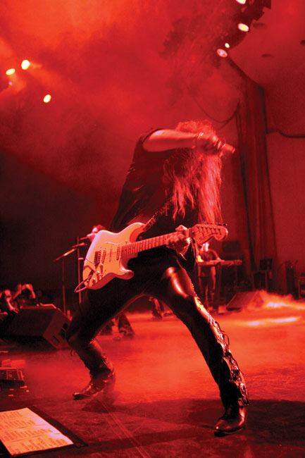 Suunta
Avainsanat: Yngwie Malmsteen sähkökitara palvontamenot magia esiintyä bootsit nahkahousut kulttuuritalo Eastway Christmas is heavy Suunta
Avainsanat: Yngwie Malmsteen sähkökitara palvontamenot magia esiintyä bootsit nahkahousut kulttuuritalo Eastway Christmas is heavy