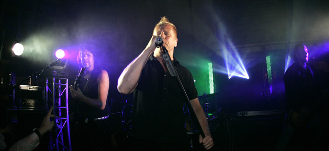 Yö
Amarillo, Kotka 2006.
Avainsanat: Yö valot Olli Lindholm Jukka Lewis Daffy Terävä