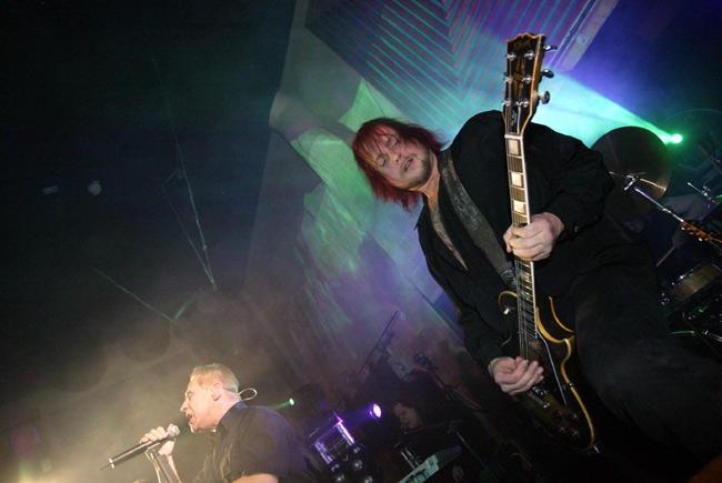 Daffy - ja vähän Olliakin
Daffy Terävä, Yö 2005.
Avainsanat: Daffy Terävä Yö kitara kitaristi laajakulma