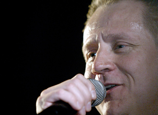 Lähikuva
Laulaa Olli hempeitä?
Avainsanat: Olli Lindholm Yö lähikuva