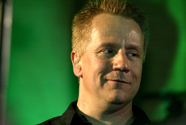 Menninkäisyydestä vihreä?
Tuskin Yön solisti ainakaan kateudesta on vihreä. Olli Lindholm, Yö, Amarillo, Kotka 2005.
Avainsanat: Olli Lindholm Yö vihreä veikeä hassu