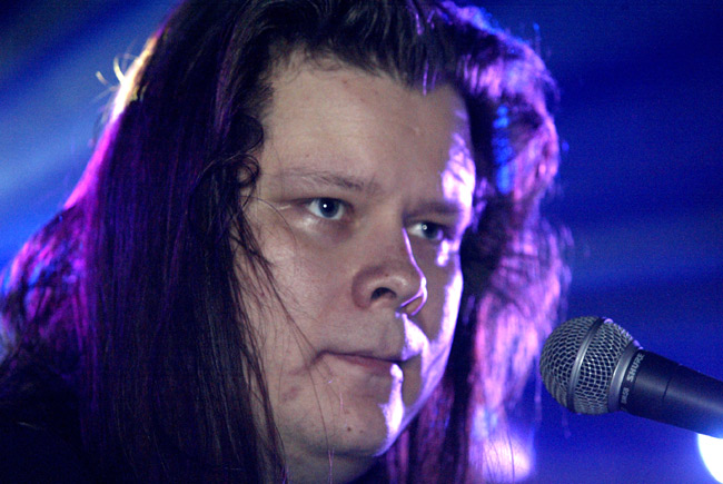 Kosketinsoittaja
Mikko Kangasjärvi - koskettimet
Avainsanat: Mikko Kangasjärvi Yö kosketinsoittaja violetti