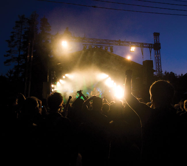 Yö tulee - Dark River menee
..  ja tulee varmaankin taas ensi vuonna.
Avainsanat: Dark River festival Kotka Kymi Honkala Blake pääesiintyjä Aaro Seppovaara