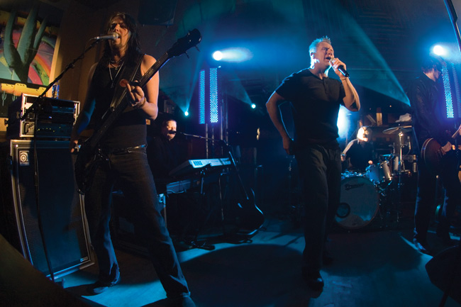 Yö 2007
Jukka Lewis, Mikko Kangasjärvi, Olli Lindholm, Ari Toikka ja Daffy Terävä, Amarillo, Kotka 2007.
Avainsanat: Yö Jukka Lewis Mikko Kangasjärvi Olli Lindholm Ari Toikka Daffy Terävä Amarillo koko bändi kaikki 