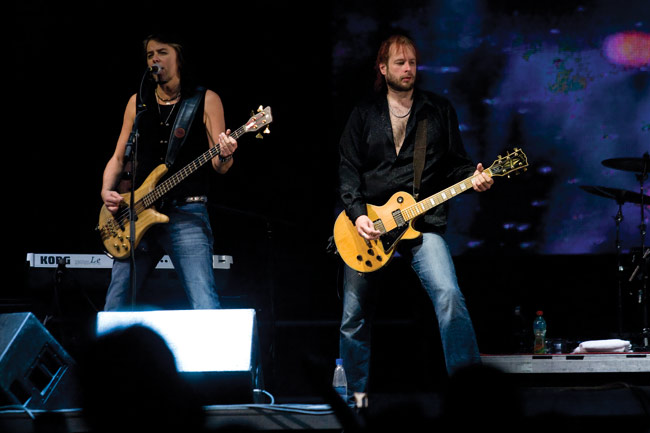 Juki ja Daffy
Yön kieliryhmä
Avainsanat: Yö Kotkan Meripäivät Jukka Juki Jay Lewis Daffy Terävä