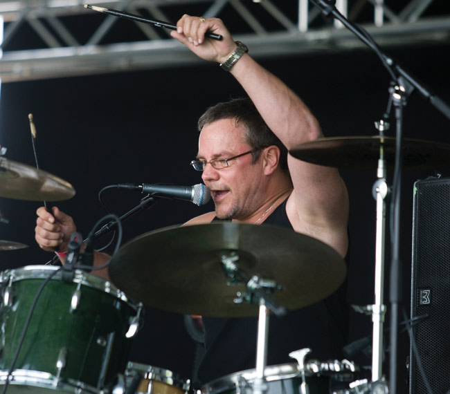 Vauhtia kapuloihin
Rabbe Johansson
Avainsanat: Ypö-Viis Kotka rockfestival rumpali Rabbe Johansson 